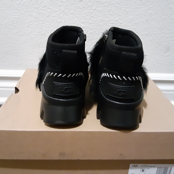 UGG - Picture 4 of 6